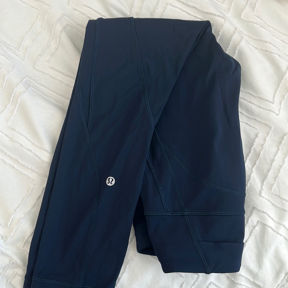 True Navy lululemon Fast & Free High-Rise Crop 23” leggings size 4